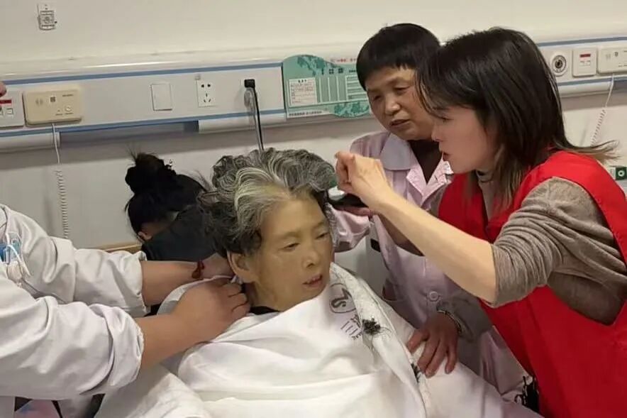 剪短的是头发，绵长的是关爱