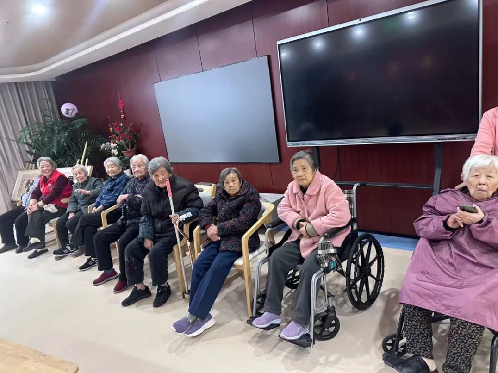 2025最后一份温柔：为养老院奶奶剪发