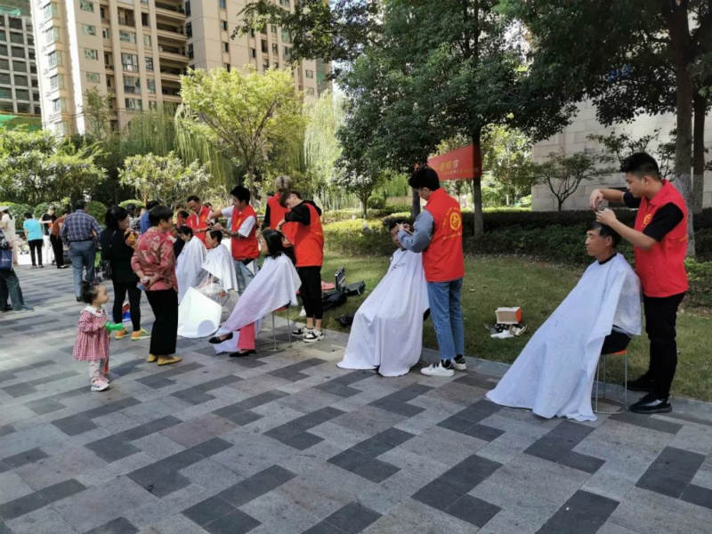 社区公益联盟在瀚林银座西区新时代文明实践站开展公益免费理发活动