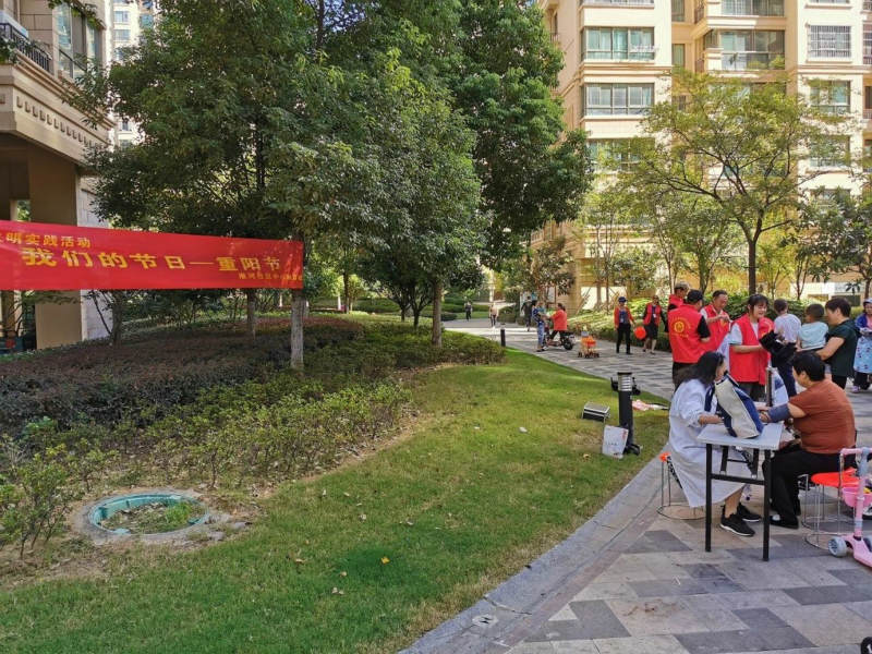 社区公益联盟在瀚林银座西区新时代文明实践站开展公益免费理发活动