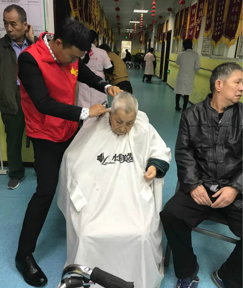 情暖重阳节丨社区公益联盟在祥和老年公寓开展公益免费理发活动
