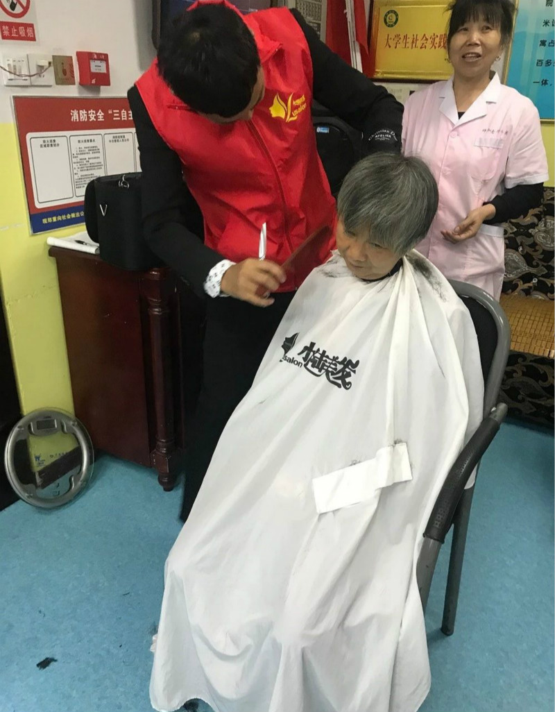 情暖重阳节丨社区公益联盟在祥和老年公寓开展公益免费理发活动