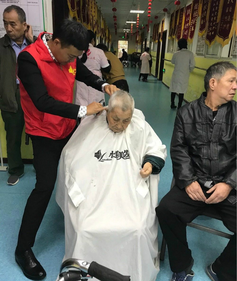 情暖重阳节丨社区公益联盟在祥和老年公寓开展公益免费理发活动