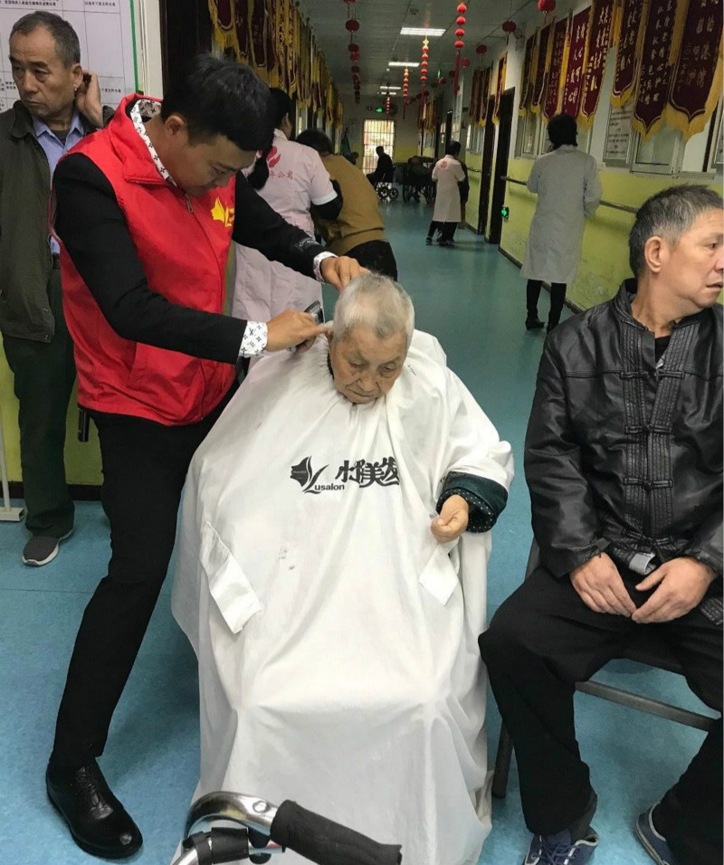 情暖重阳节丨社区公益联盟在祥和老年公寓开展公益免费理发活动