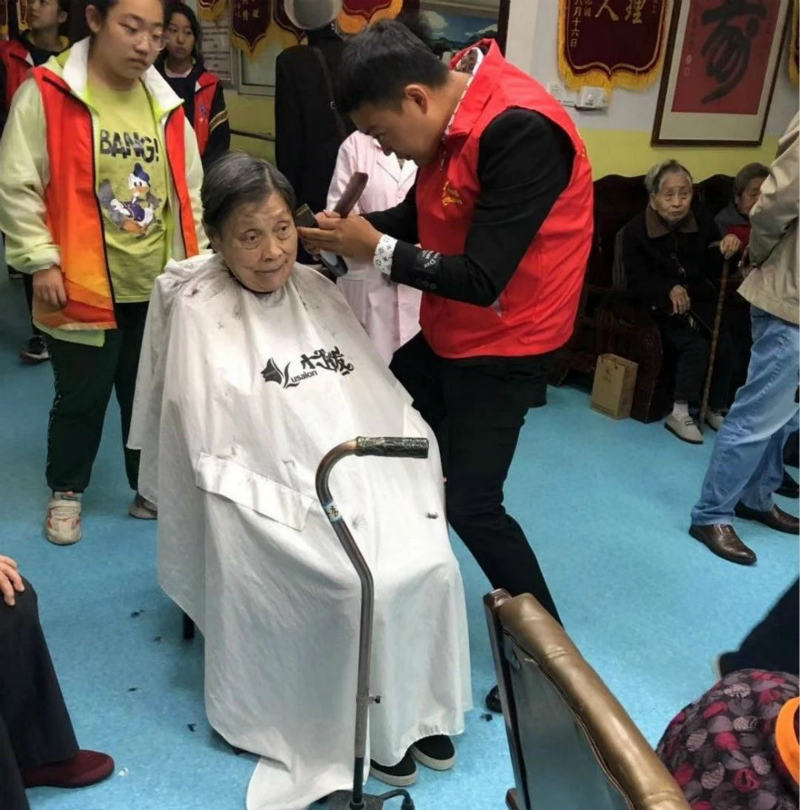 情暖重阳节丨社区公益联盟在祥和老年公寓开展公益免费理发活动