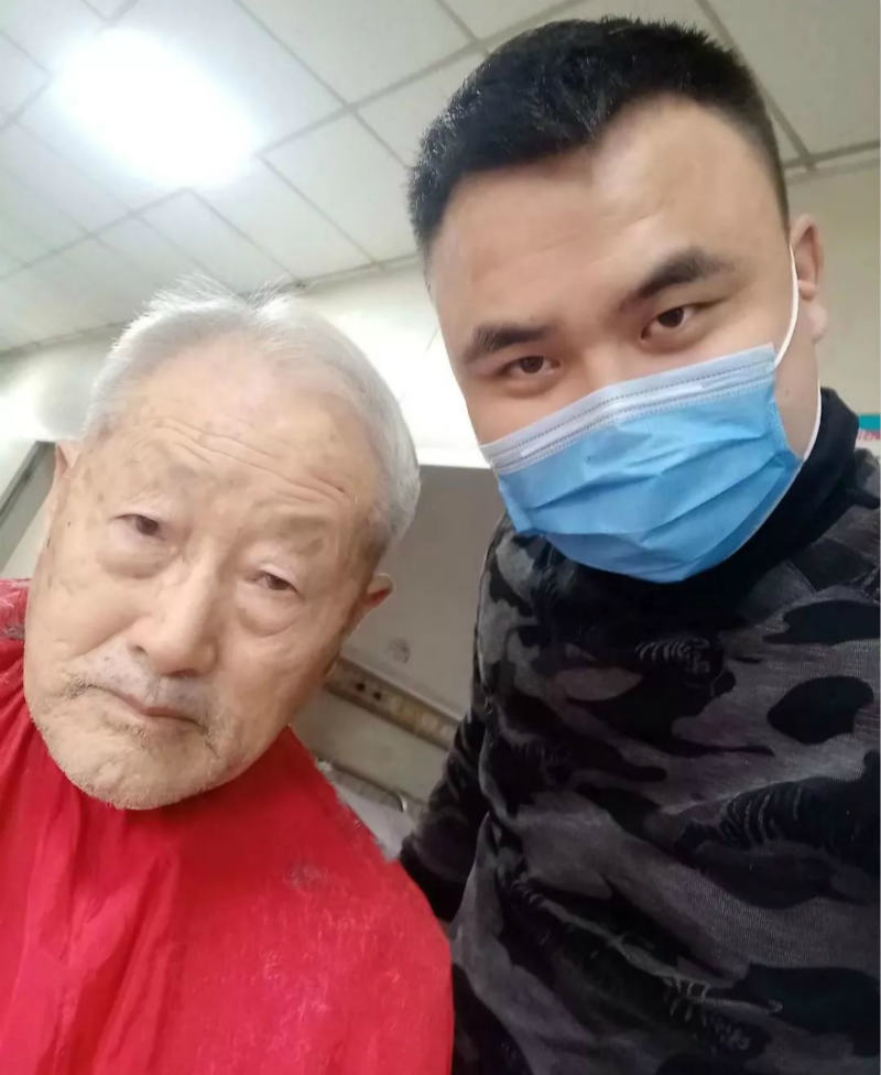 社区公益联盟在蚌埠铁路二院新时代文明实践站开展公益免费理发活动