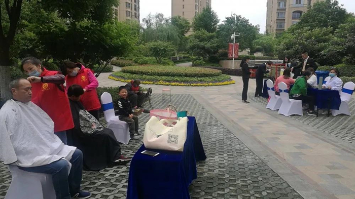 【我们.长友理】社区公益联盟为当地居民免费理发