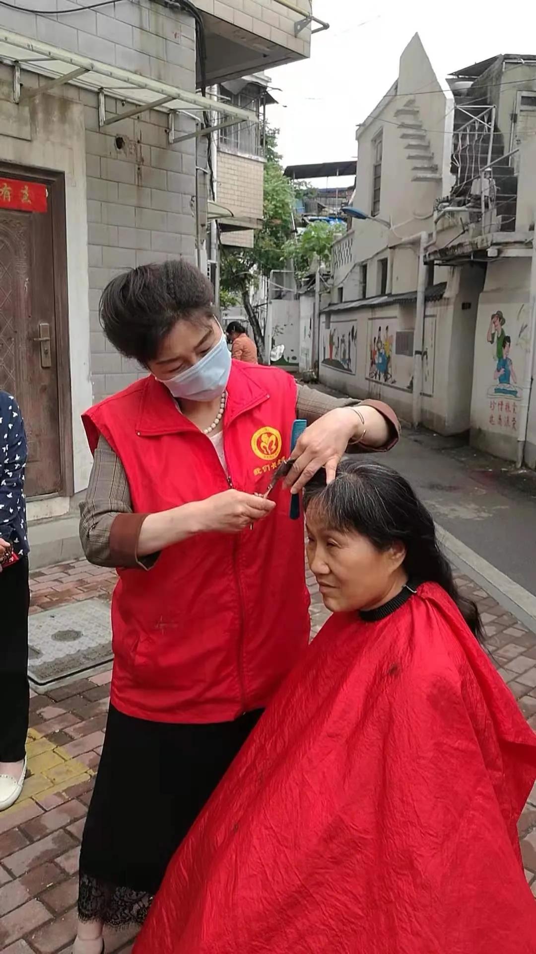【我们.长友理】学党史、践初心、我为群众办实事!社区公益联盟喻义巷义剪活动进行中!